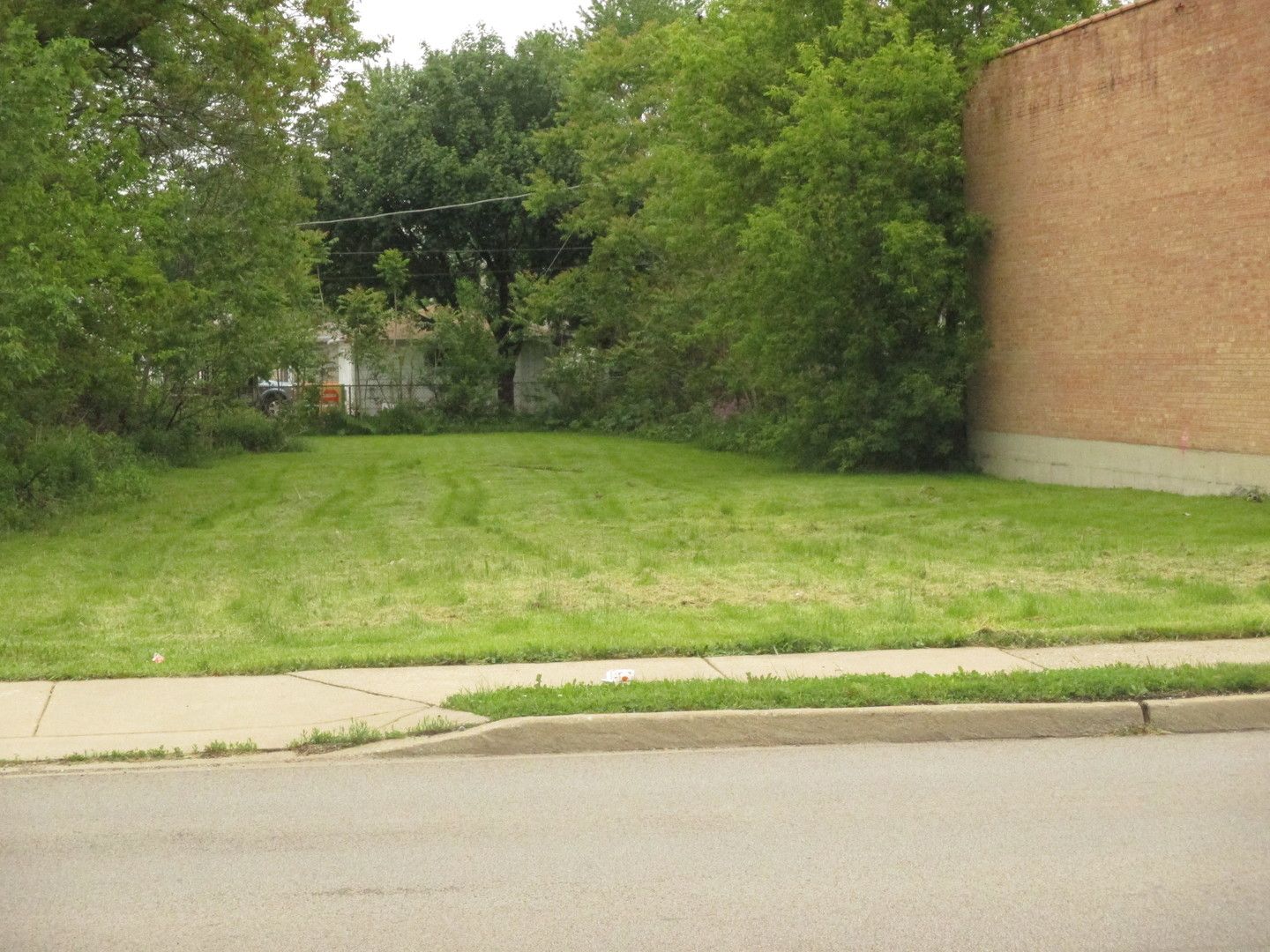736 E St Charles Road — Lombard, IL 60148