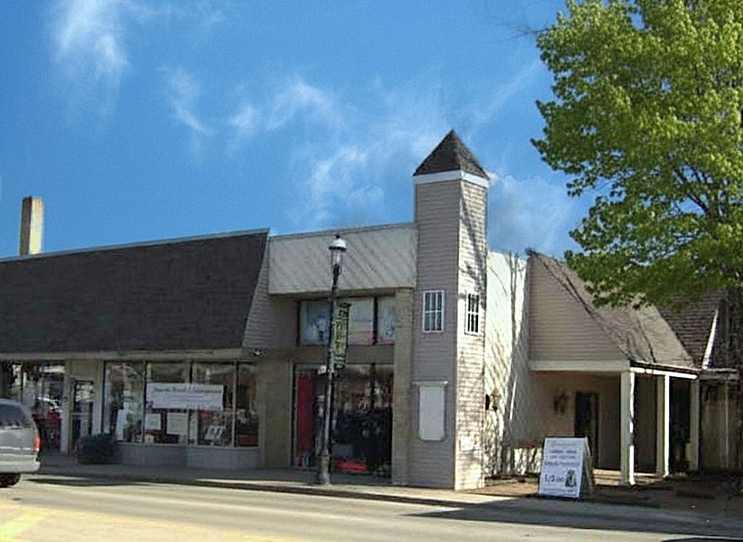 10 E Main Street — East Dundee, IL 60118