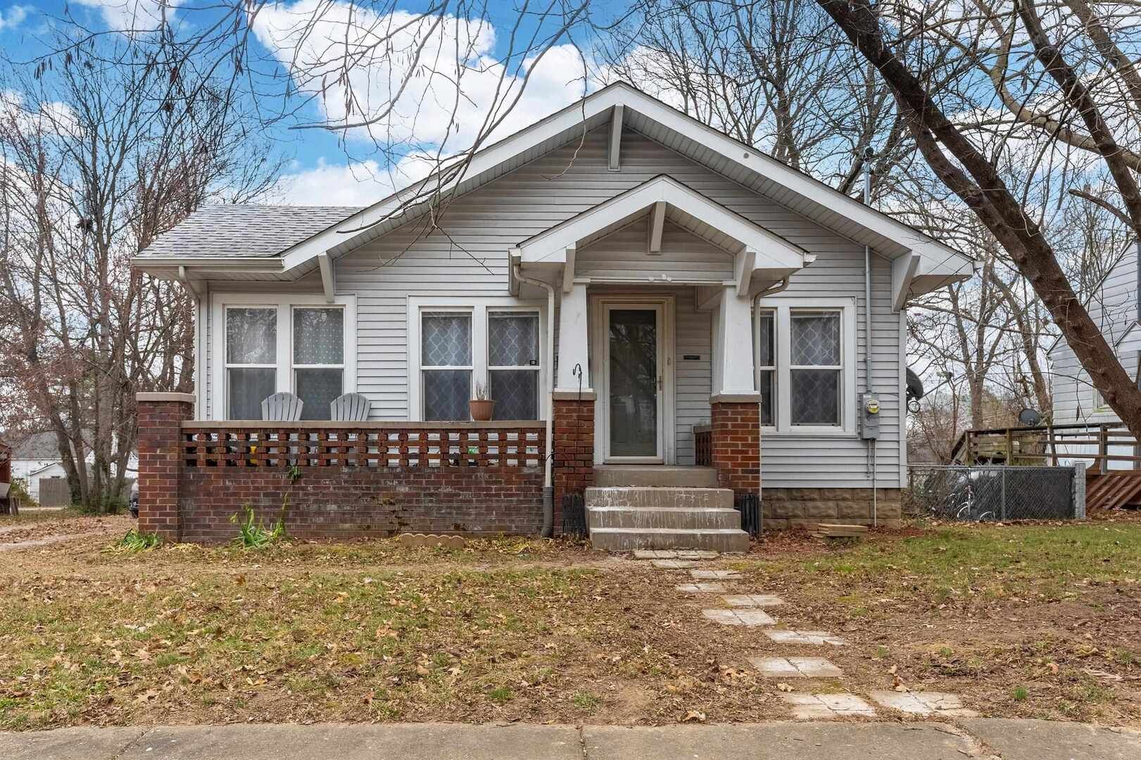 705 N Bridge Street — Carbondale, IL 62901
