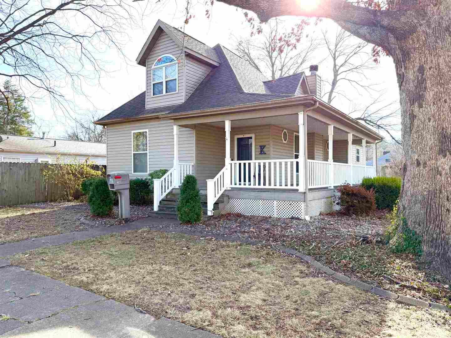 821 E 6TH Street — Centralia, IL 62801