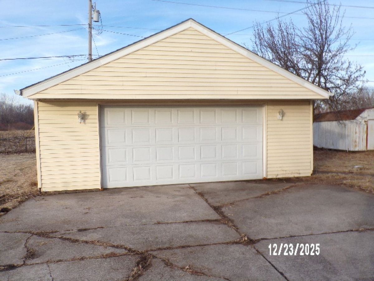 16713 10th Avenue, Carbon Cliff, IL 61239