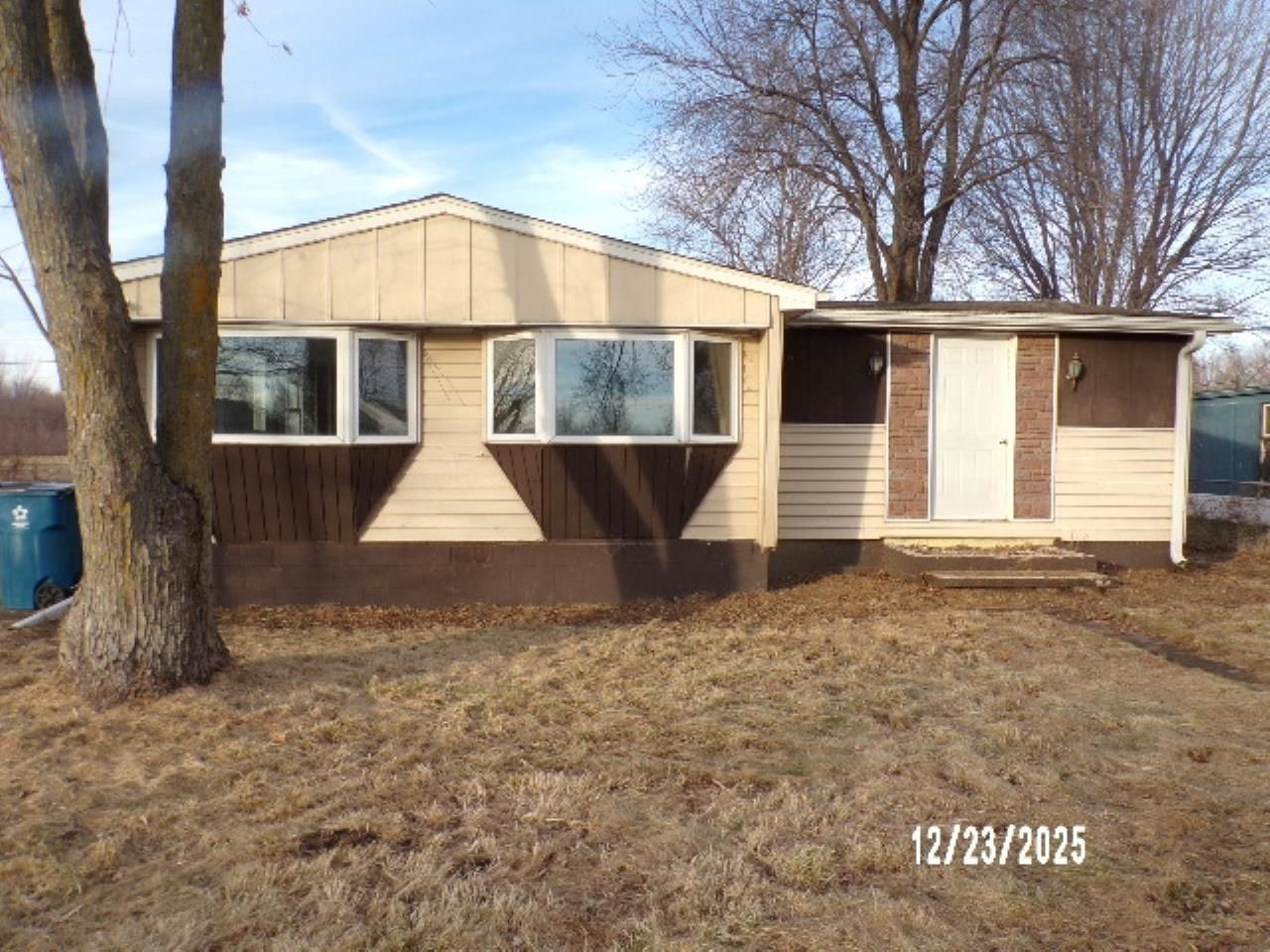 16713 10th Avenue — Carbon Cliff, IL 61239