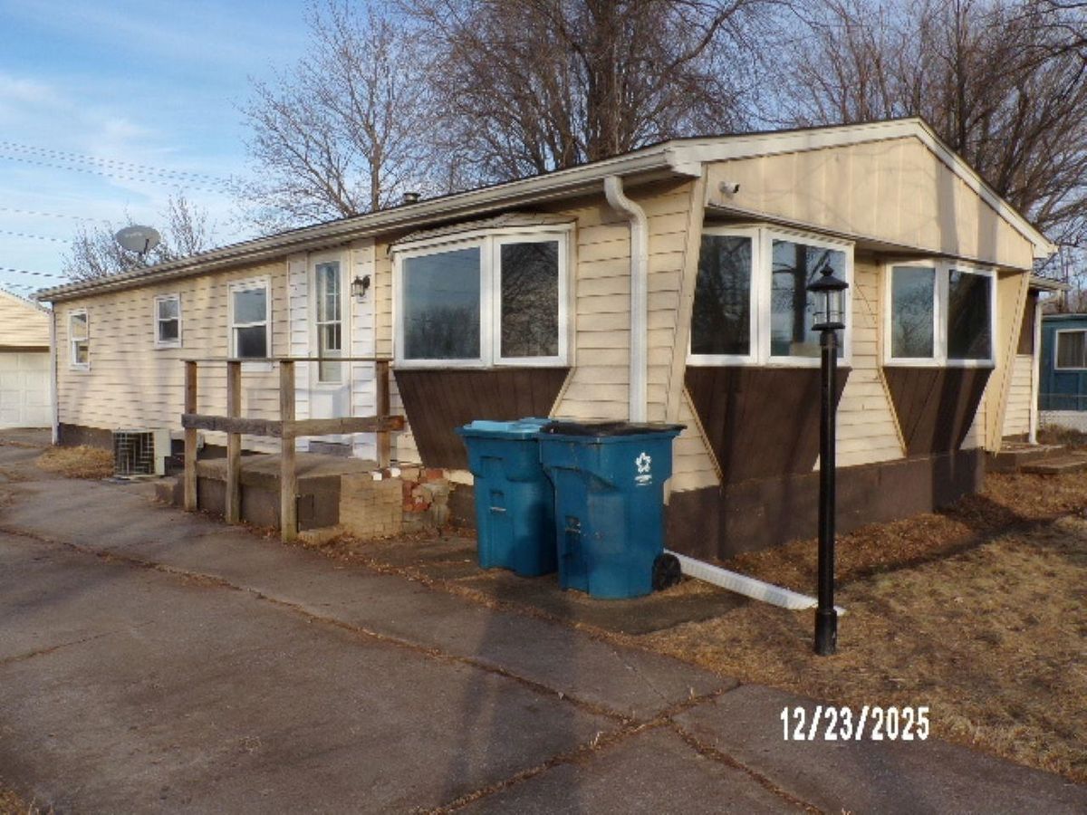 16713 10th Avenue, Carbon Cliff, IL 61239