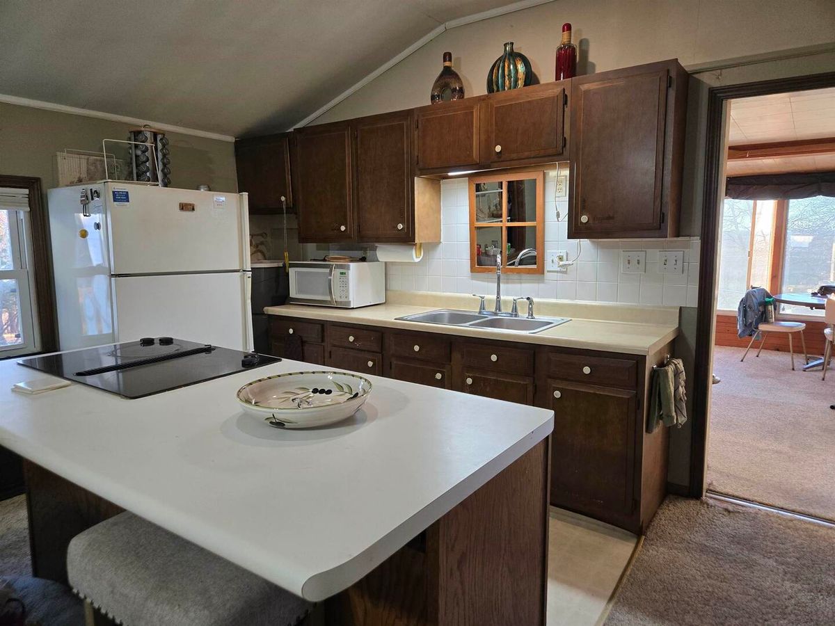 930 42nd Street, New Boston, IL 61272