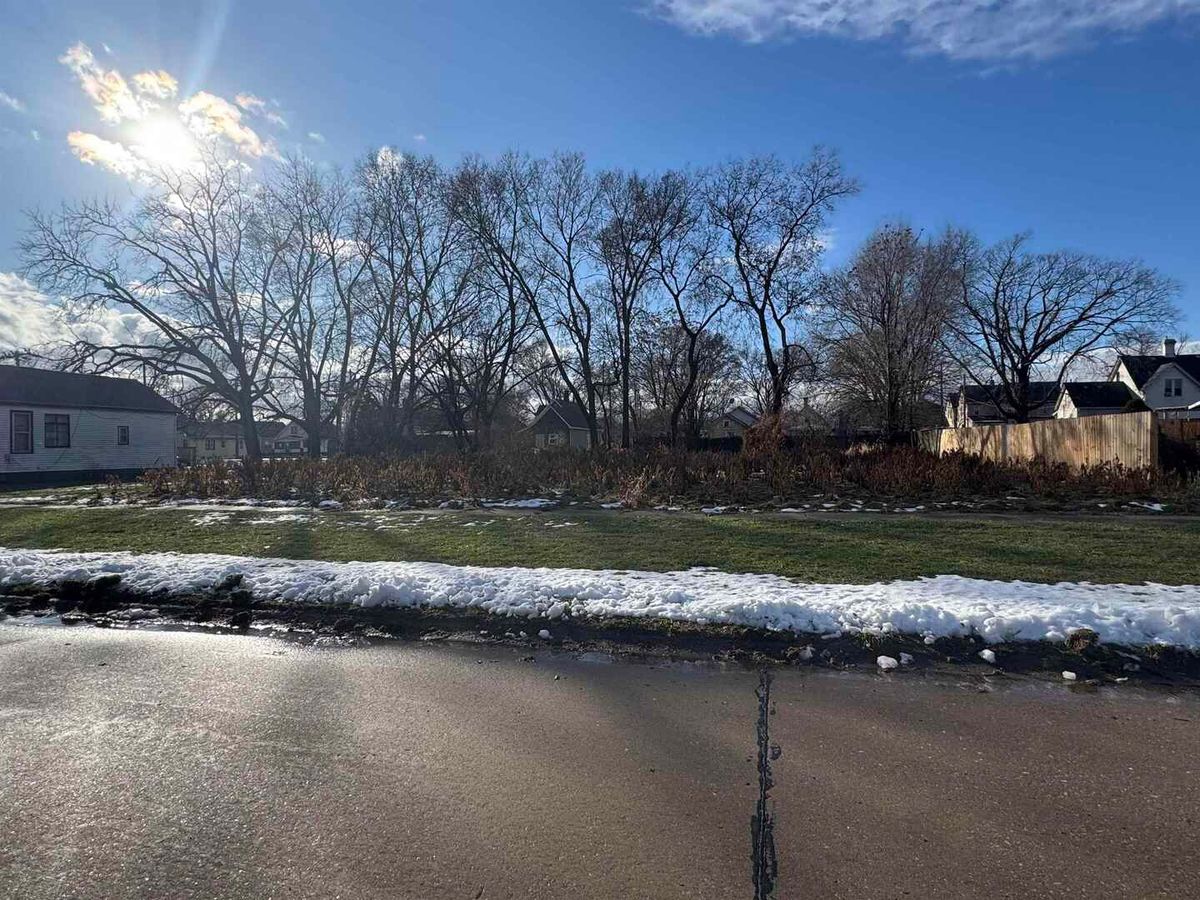 422 8th Street, Rock Island, IL 61201