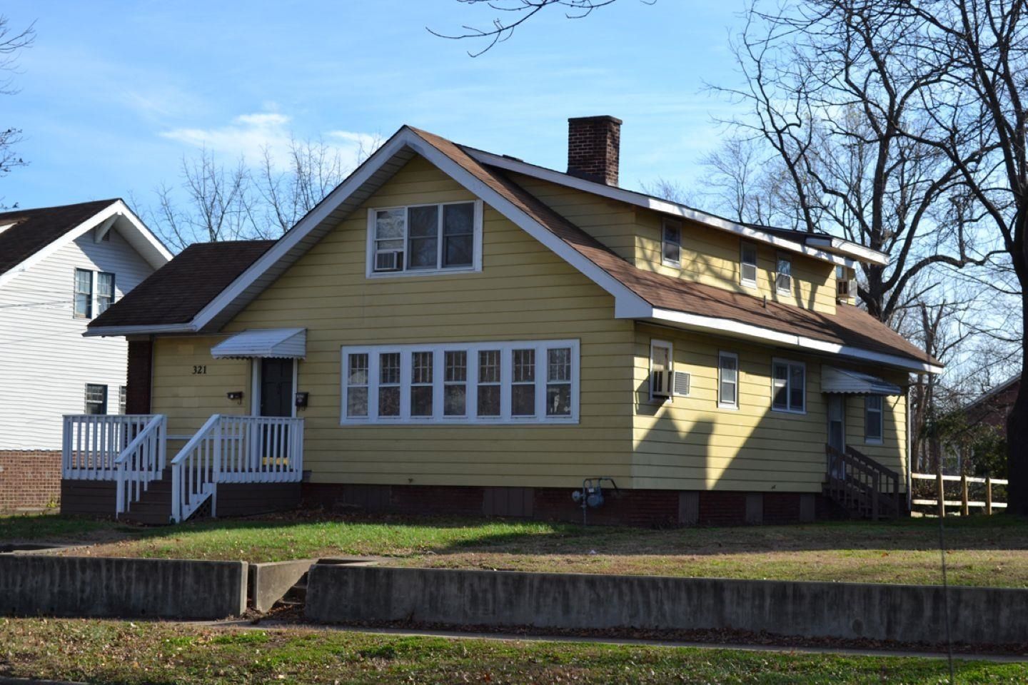 321 W WALNUT Street — Carbondale, IL 62901