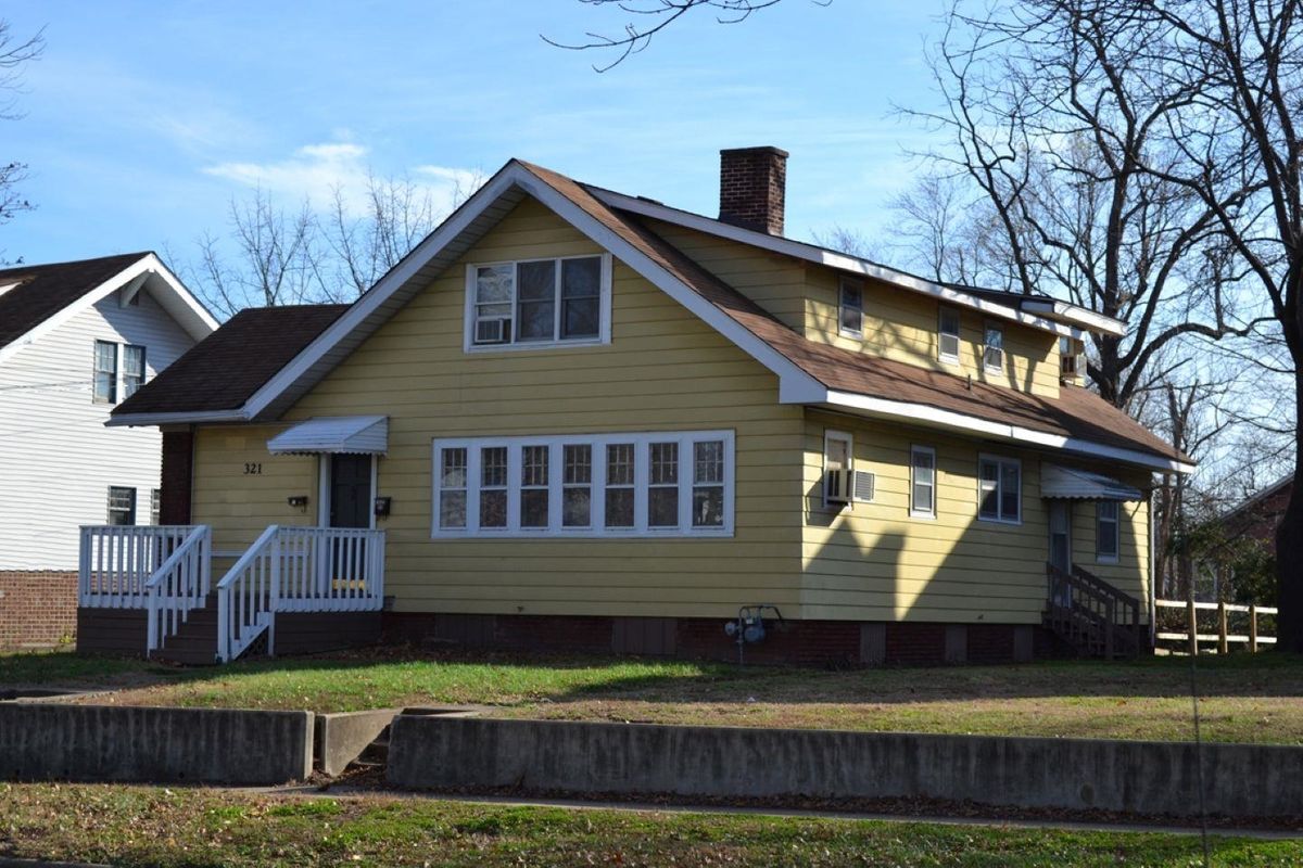 321 WALNUT Street, Carbondale, IL 62901