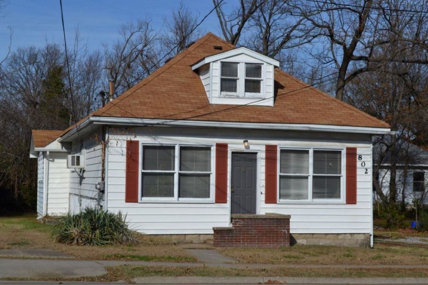 802 W Walnut Street — Carbondale, IL 62901