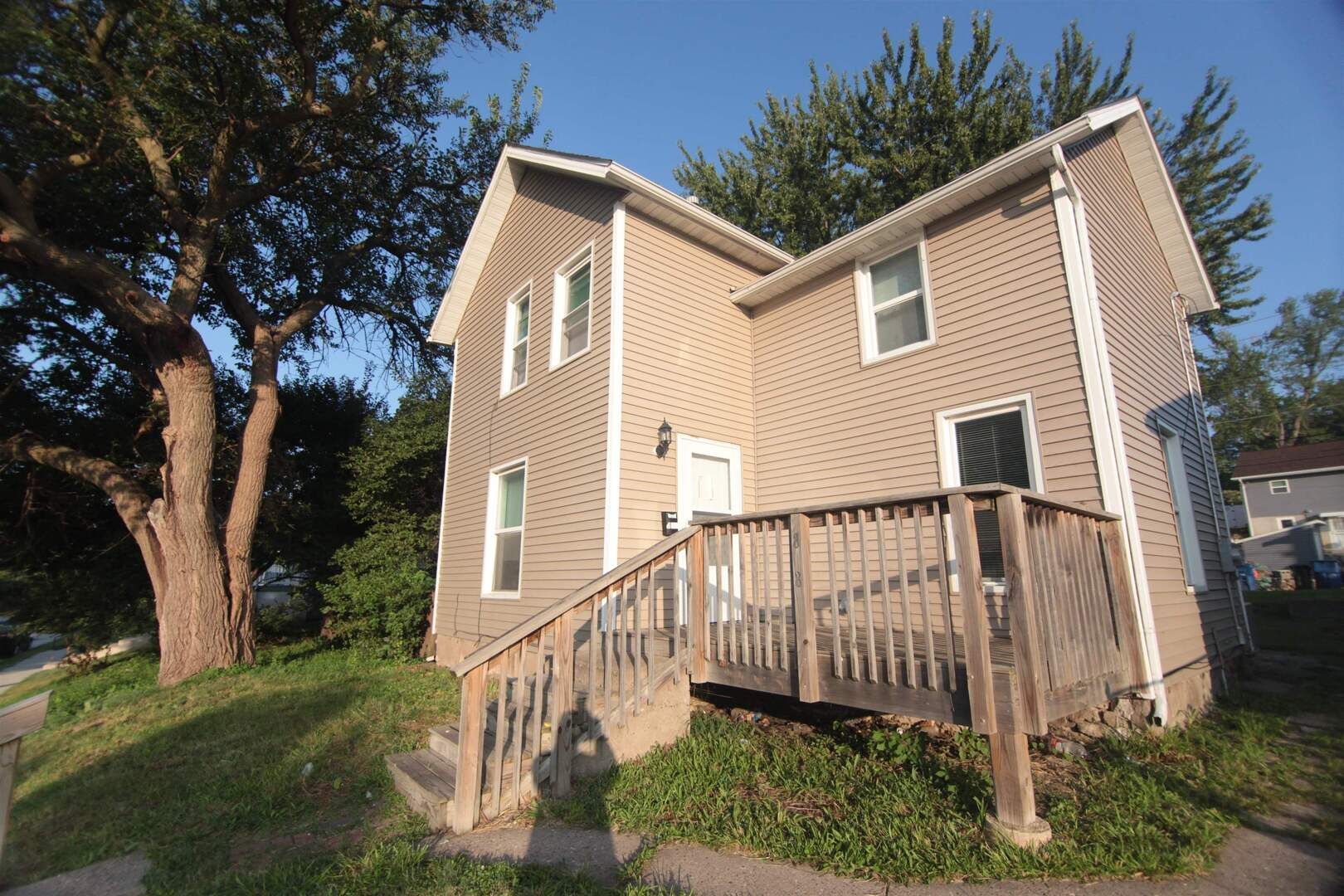 818 charlotte Street — Davenport, IA 52803