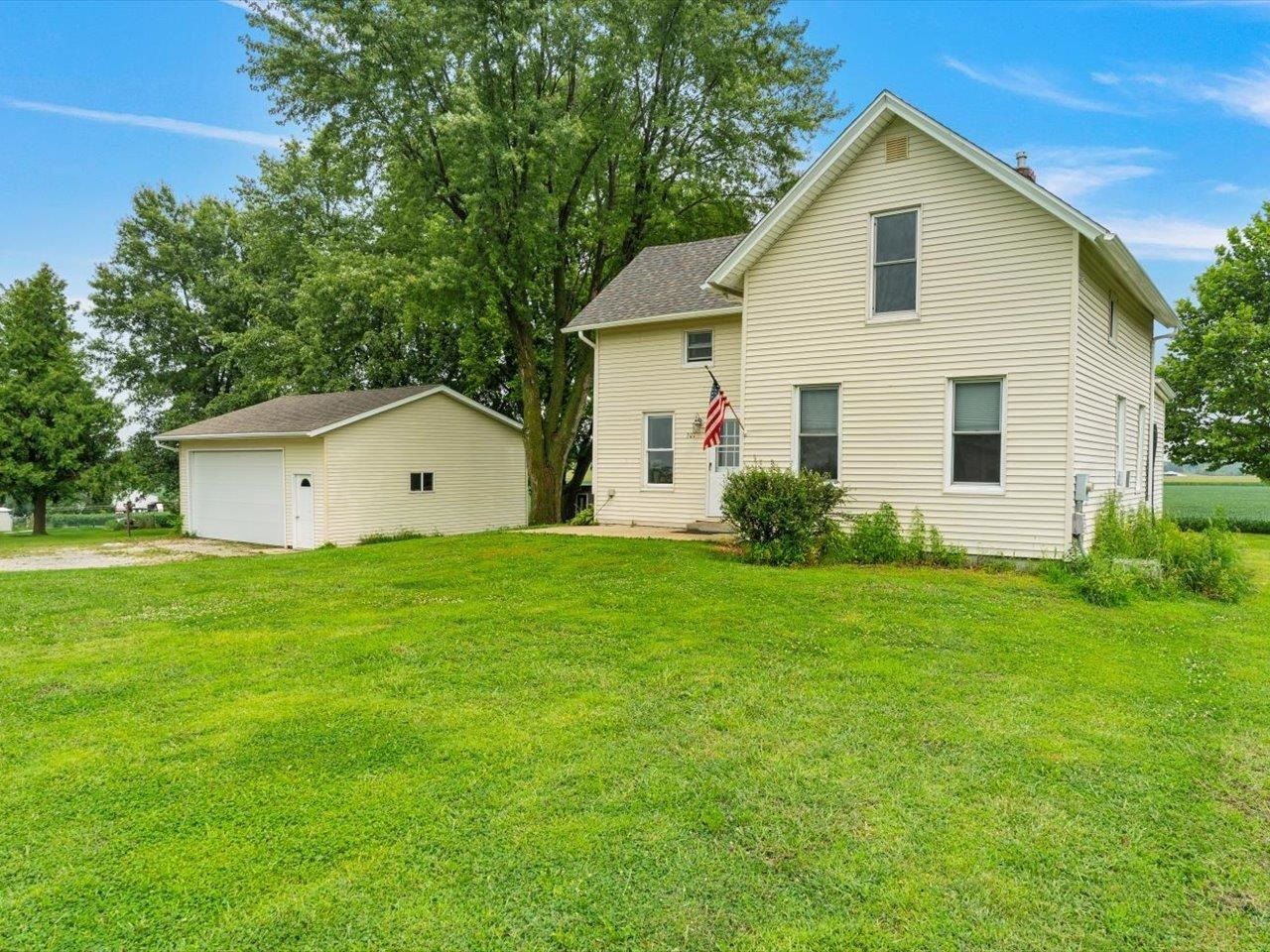 301 1st Street — Long Grove, IA 52756