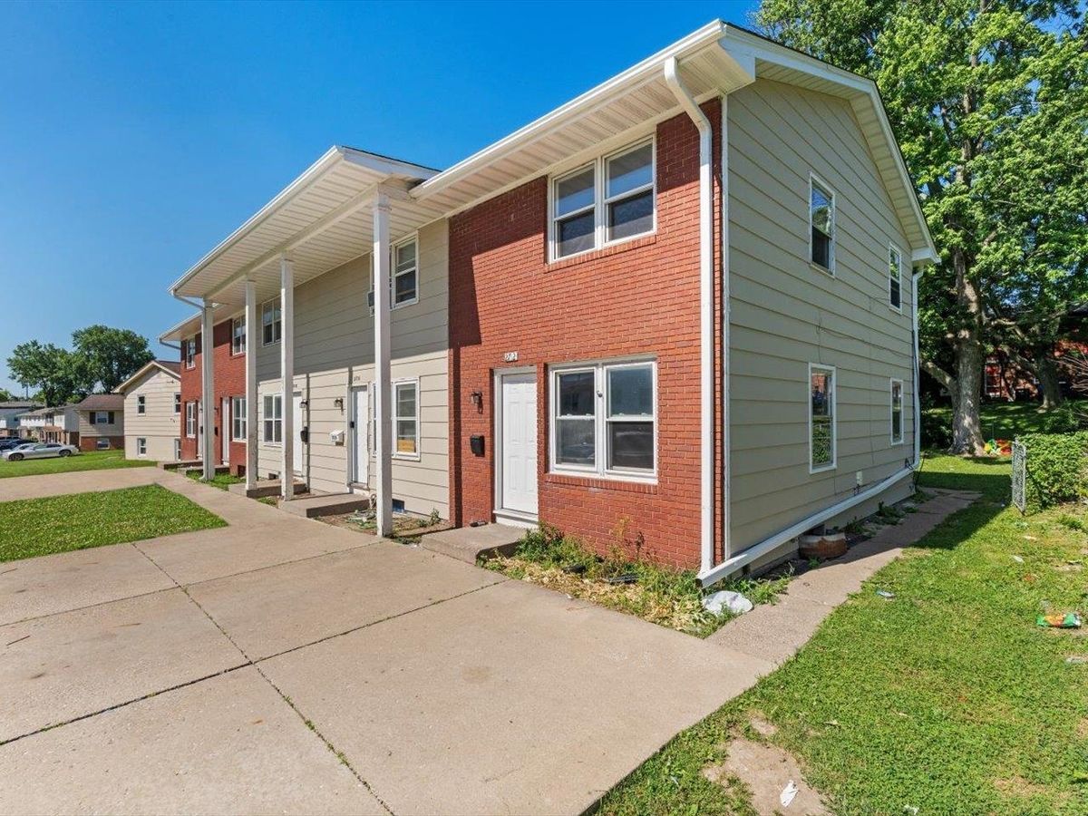 2704 Magnolia Drive, Bettendorf, IA 52722