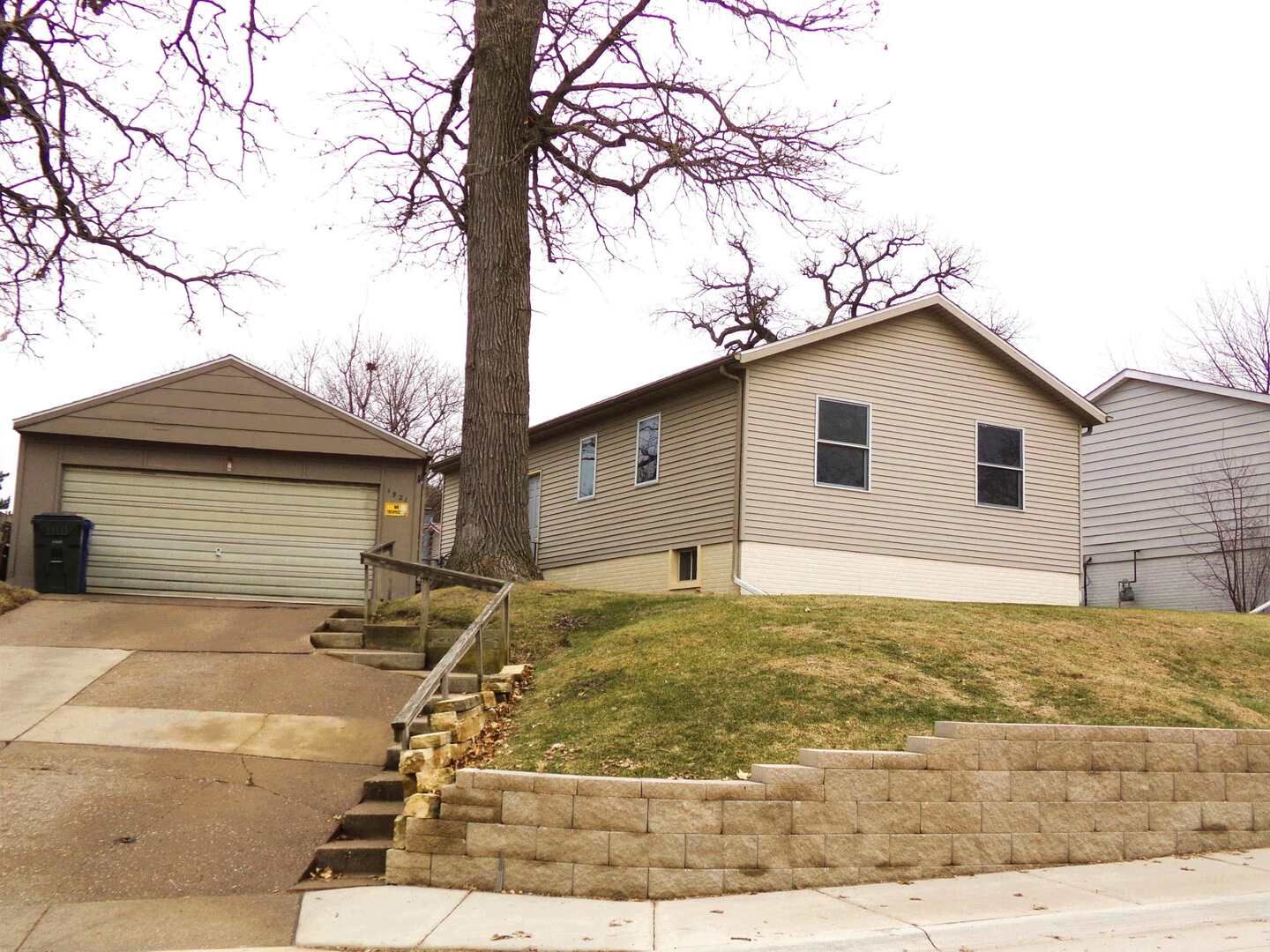 1521 Emerald Drive — Davenport, IA 52804