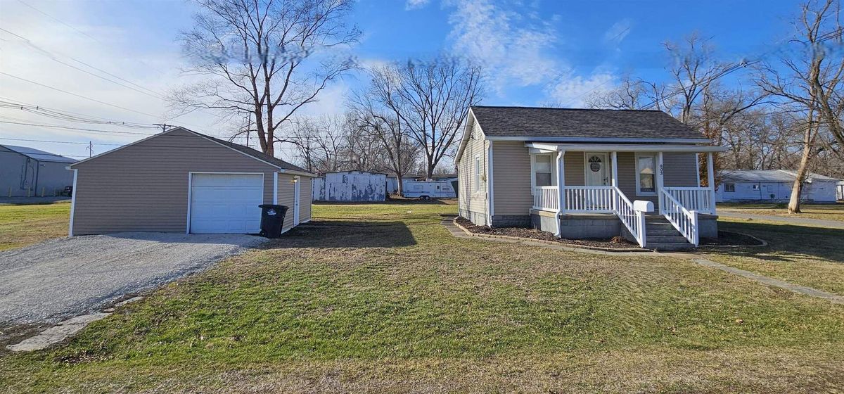 803 Maple Street, Salem, IL 62881