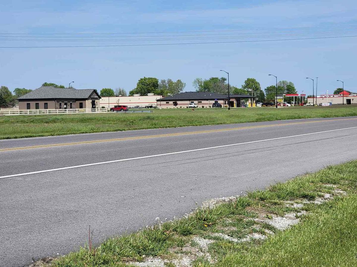 00 E 12th Street E, Flora, IL 62839
