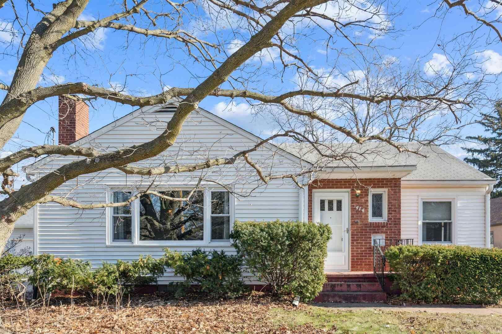 414 S Henry Street — Geneseo, IL 61254