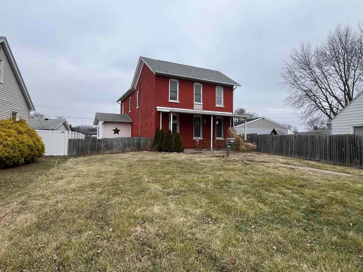 3302 Rockingham Rd Road, Davenport, IA 52802