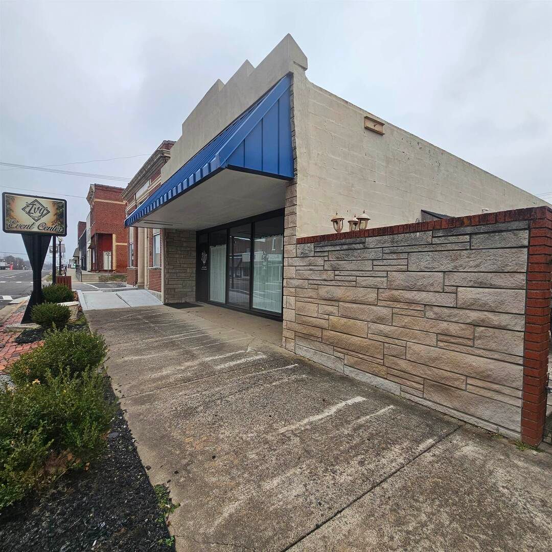 103 W Franklin Street, Sesser, IL 62884