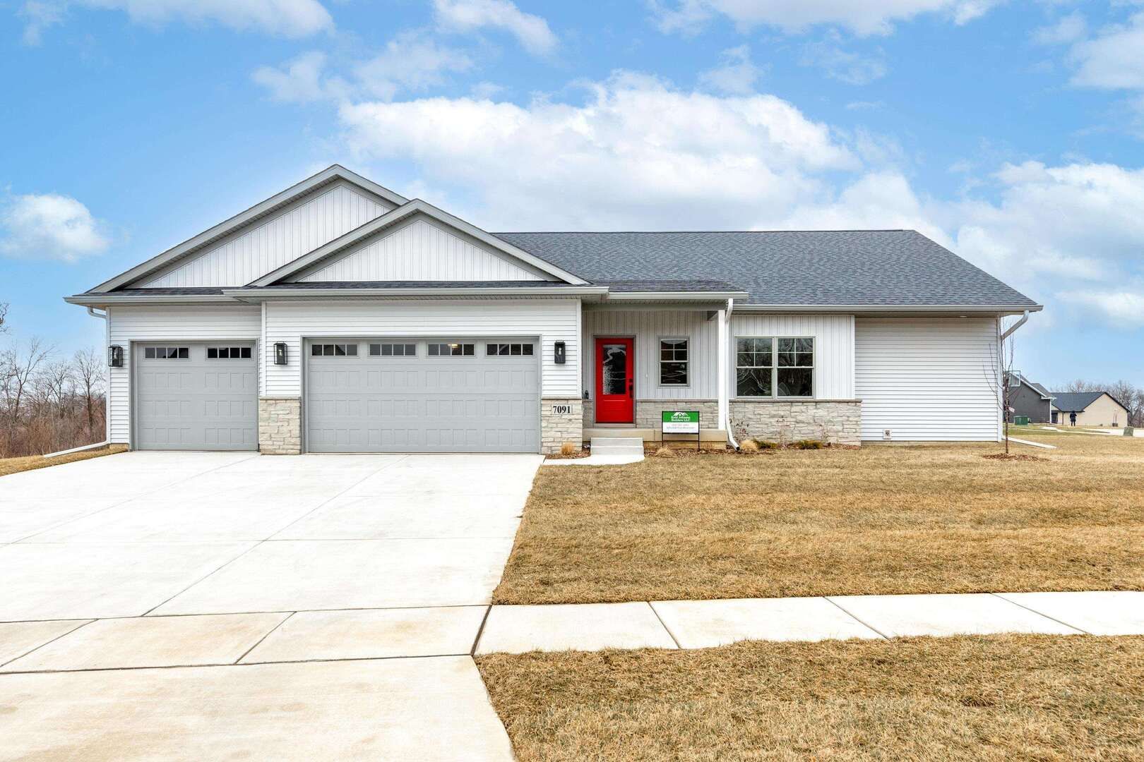 7091 SPRING CREEK Drive — Bettendorf, IA 52722