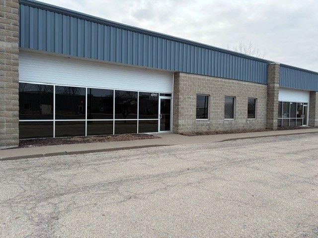 4705-4707 15th Street A Street — Moline, IL 61265