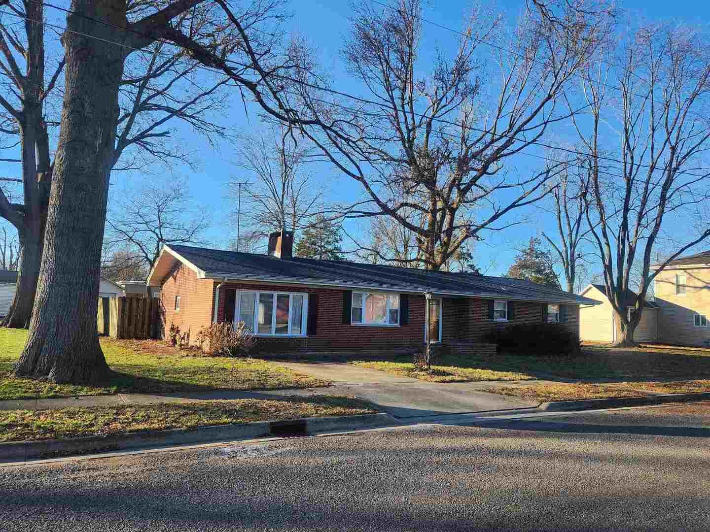 458 W MAPLE Street — Nashville, IL 62263