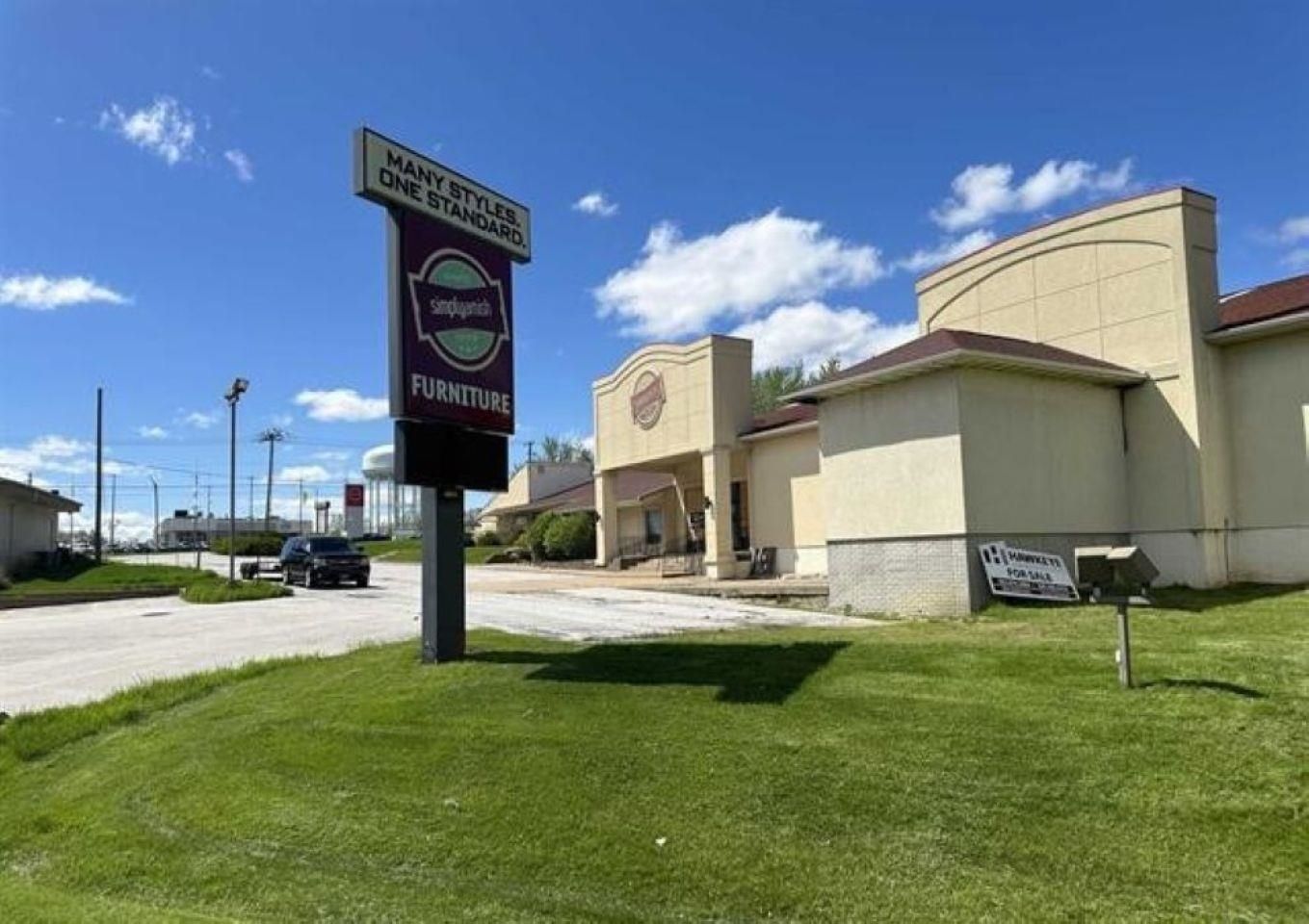 3711 N Harrison St Street — Davenport, IA 52806