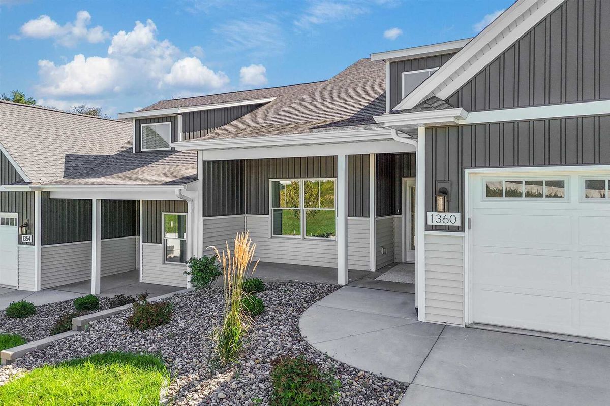 1360 Heights Court, Bettendorf, IA 52722