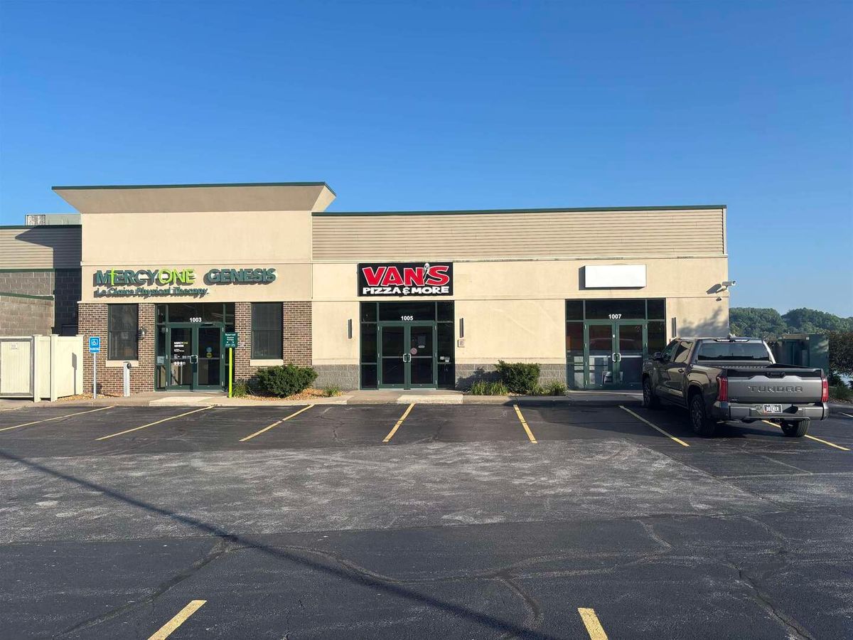 1007 Canal Shore Drive, Le Claire, IA 52753