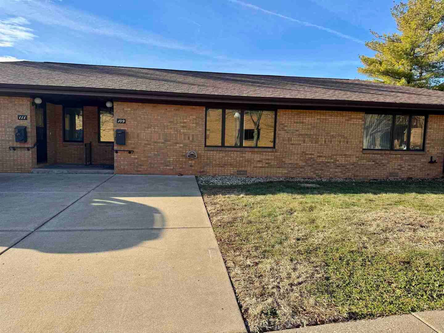 2500 Grant Street #109 — Bettendorf, IA 52722