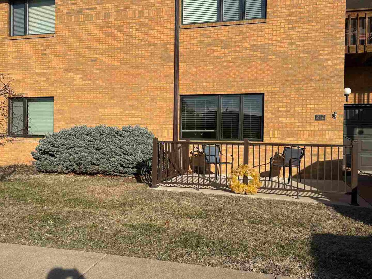 2500 Grant Street, Bettendorf, IL 52722