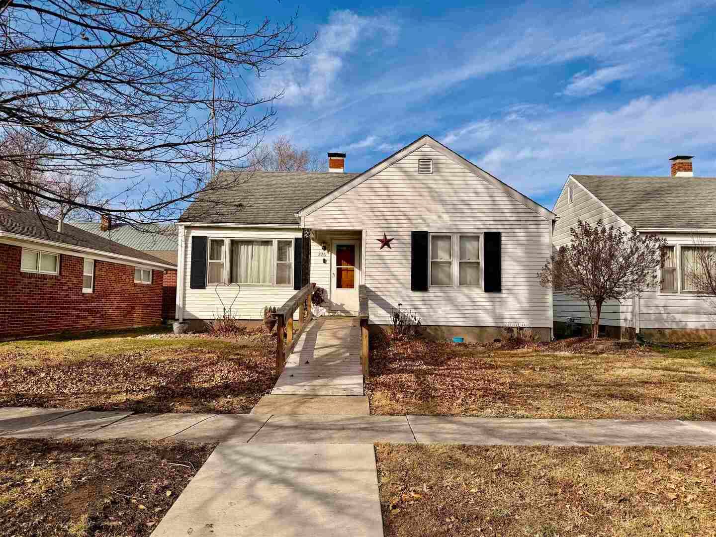 226 S Pine St Street — Centralia, IL 62801
