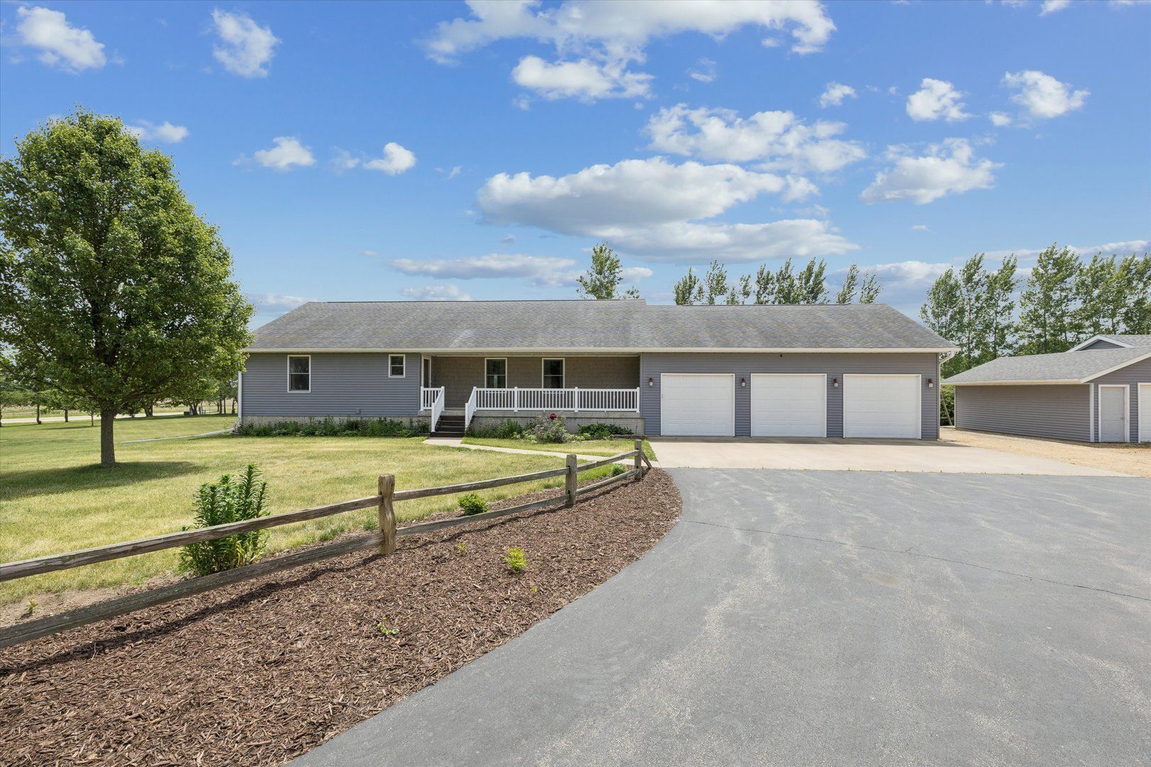 2849 262nd Street — De Witt, IA 52742