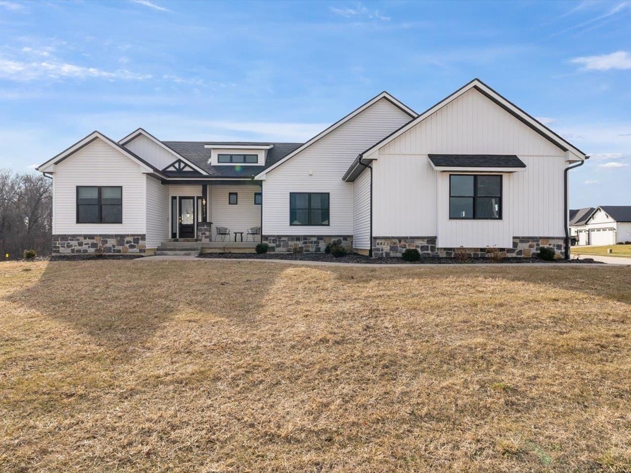 6817 Timber Court — Bettendorf, IA 52722