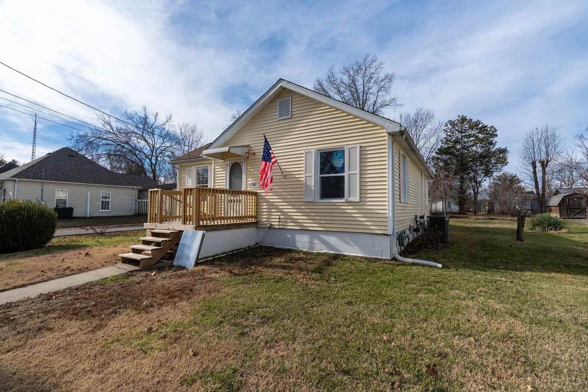 407 Church Street, Christopher, IL 62822