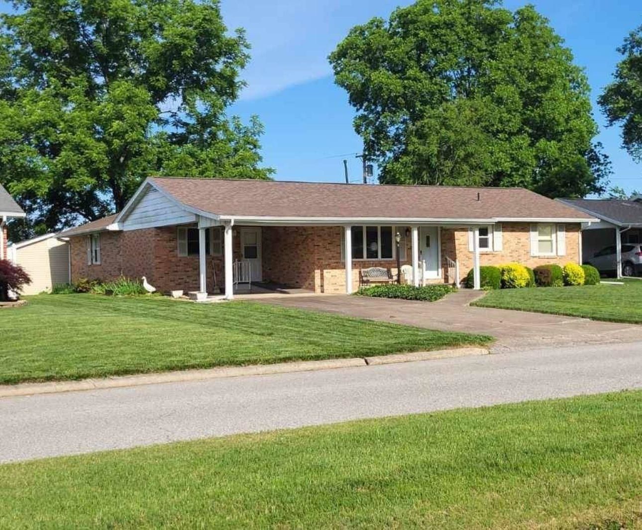 306 College Boulevard — Carmi, IL 62821