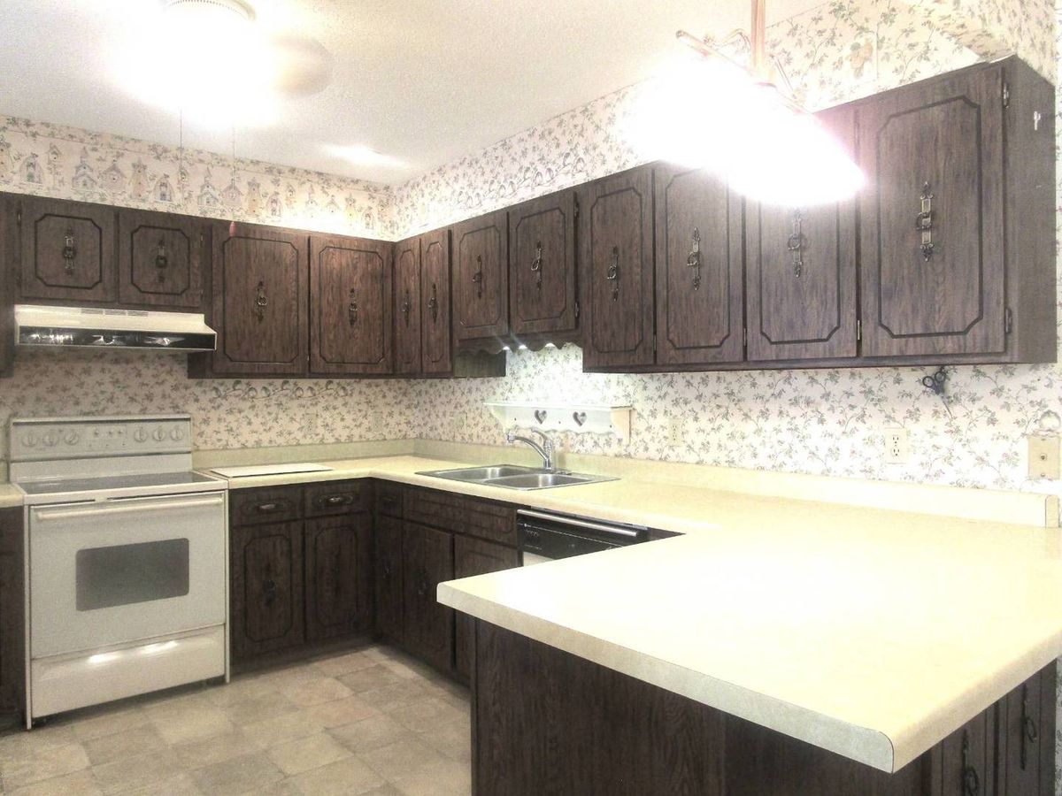 306 College Boulevard, Carmi, IL 62821