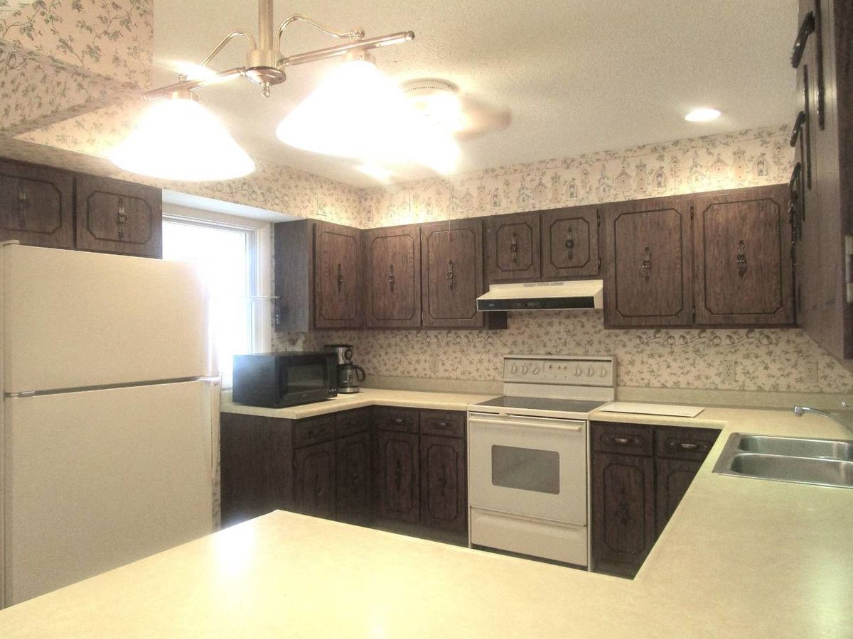 306 College Boulevard, Carmi, IL 62821