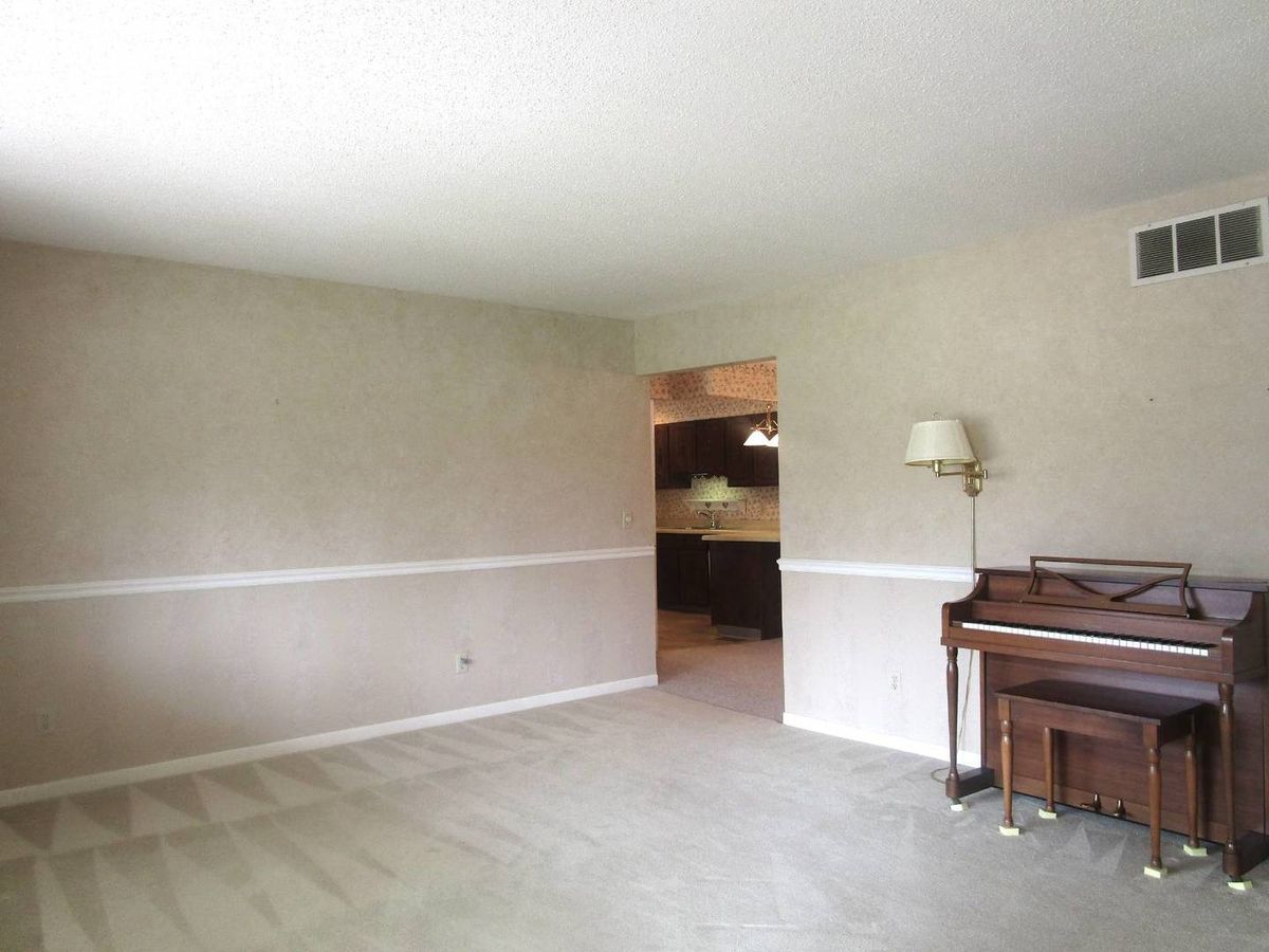 306 College Boulevard, Carmi, IL 62821