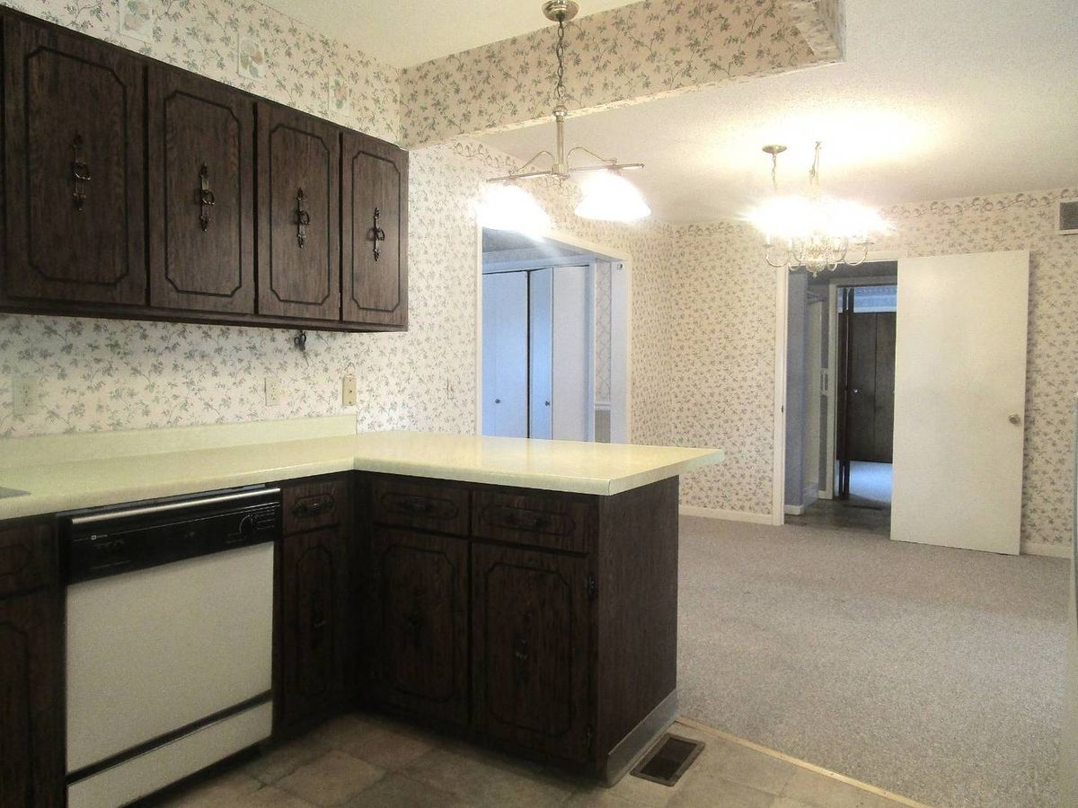306 College Boulevard, Carmi, IL 62821