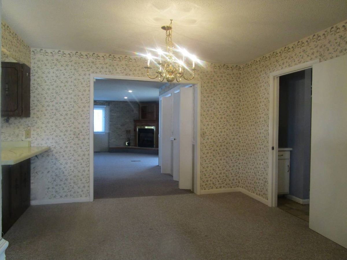 306 College Boulevard, Carmi, IL 62821