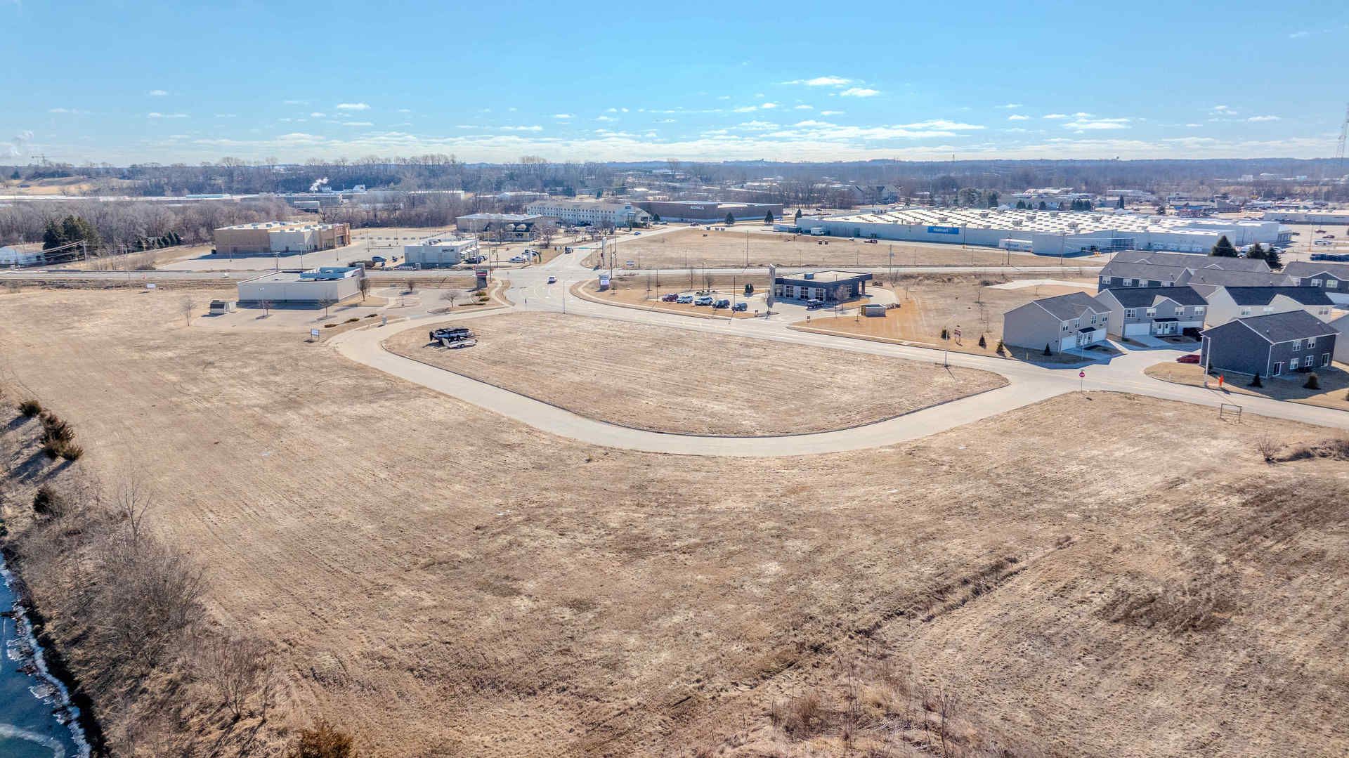 2440 Lillian Way — Clinton, IA 52732