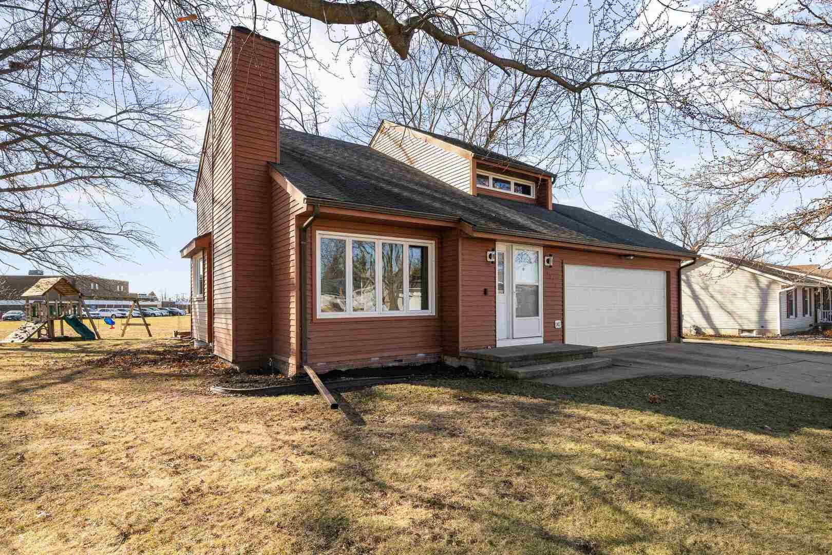 1037 Brookview Drive — De Witt, IA 52742