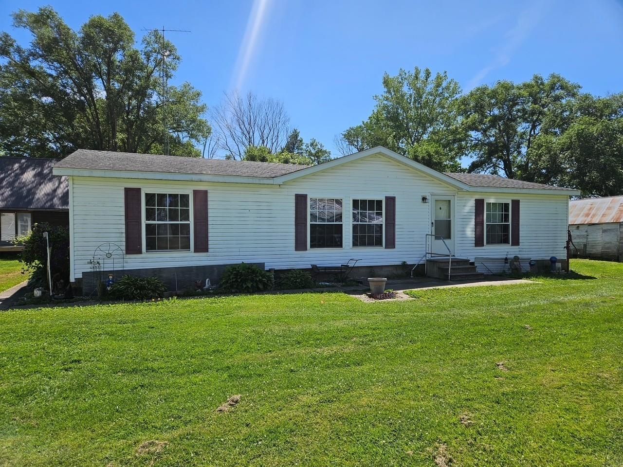 110 E South Street — Loraine, IL 62349