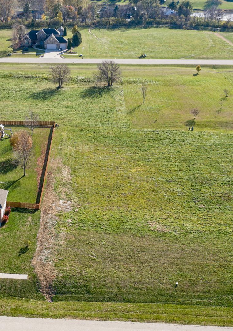 1015 Fox Trail Lane — Somonauk, IL 60552