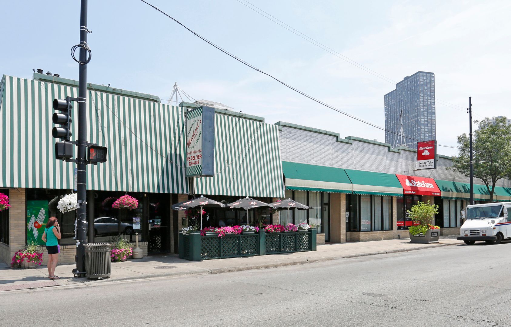 4075 N Broadway Street #4079-81 — Chicago, IL 60613