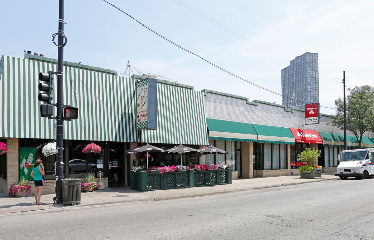 4075 Broadway Street, Chicago, IL 60613