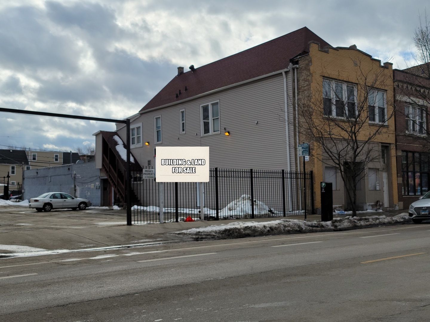 3265 W Armitage Avenue — Chicago, IL 60647