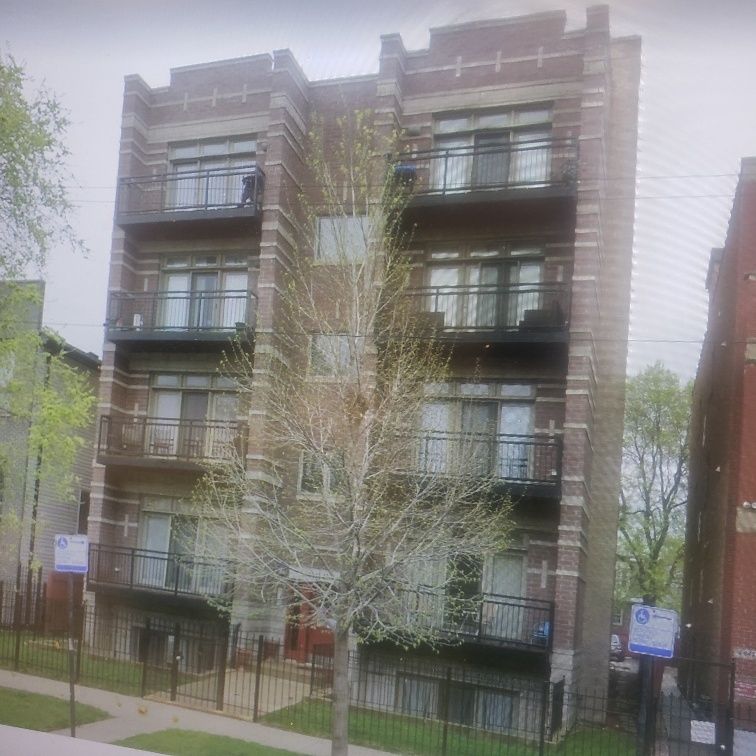 4441 S Indiana Avenue #P-7 — Chicago, IL 60653