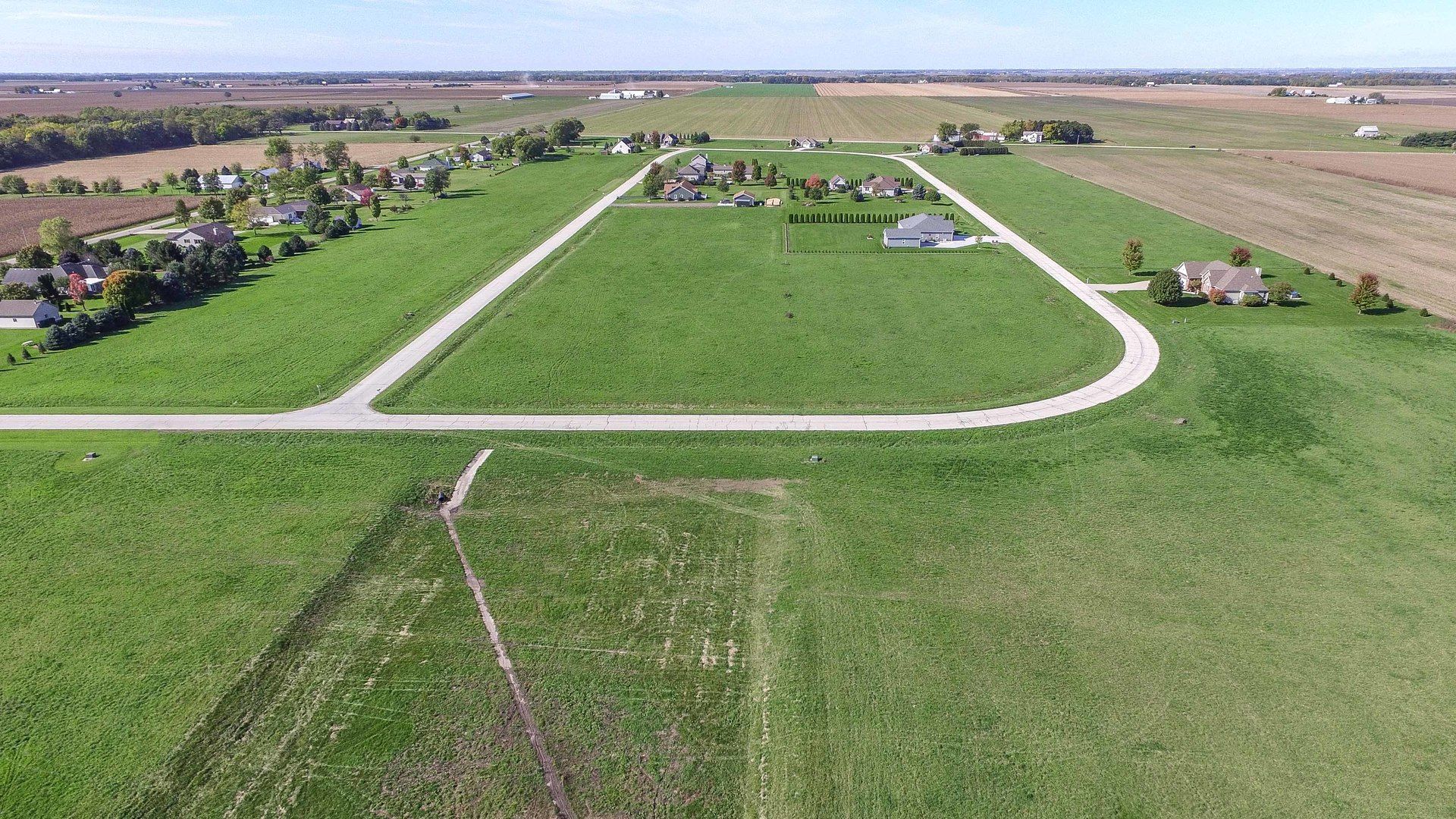 2432 N 4210th Road — Sheridan, IL 60551