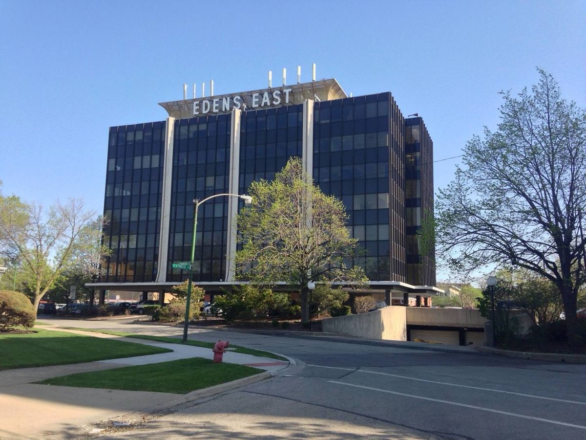 6200 N Hiawatha Avenue, Chicago, IL 60646