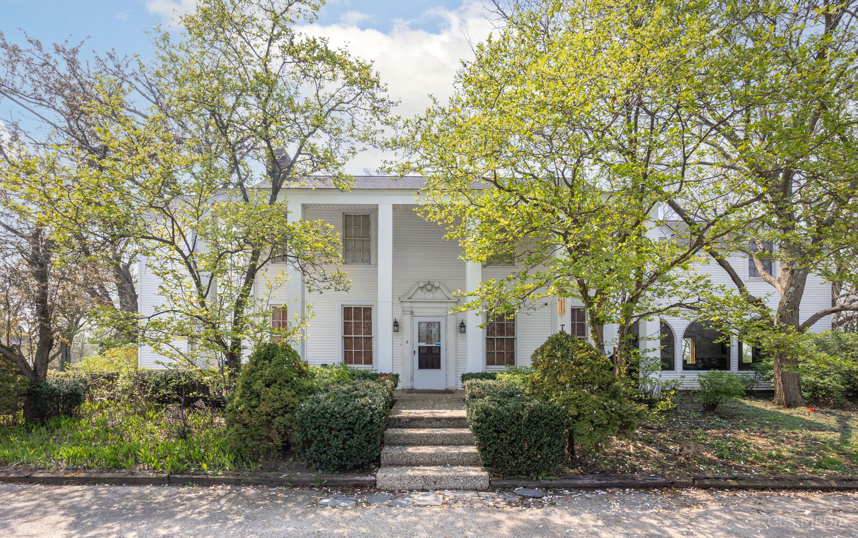 220 Honey Lake Court — North Barrington, IL 60010